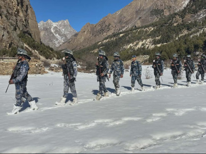 माइनस १२ डिग्रीको चिसोमा सशस्त्रको गस्ती (फोटो फिचर )