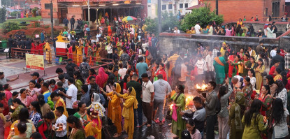 आज साउन महिनाको पहिलो सोमबार, पशुपतिनाथमा भक्तजनको भीड