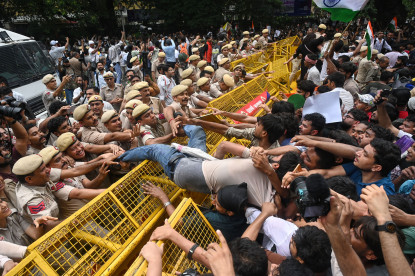 भारतमा शिक्षामन्त्री धर्मेन्द्र प्रधानविरुद्ध आन्दोलन जारी