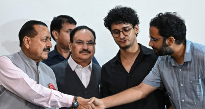 क्रकरोच पार्टीको आन्दोलन अन्त्य