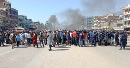 वीरेन्द्रनगरमा आन्दोलनले उग्ररुप लिँदै, ४ राउण्ड अश्रुग्यास प्रहार