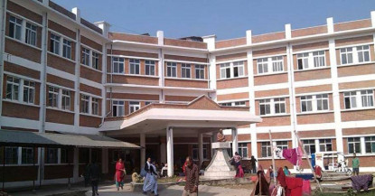 भक्तपुर अस्पतालमा बिचौलियाको दबदबाः मेसुदेखि कर्मचारीसम्मलाई धम्की !
