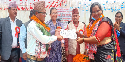 १३० भूमिहीन दलित परिवारलाई लालपूर्जा वितरण