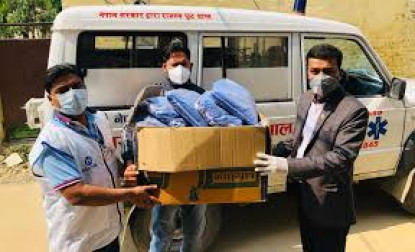 व्यवसायीद्वारा भीम अस्पताललाई स्वास्थ्य सामग्री