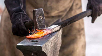लकडाउनले नछोएको आरन व्यवसायः मासिक ५० हजार आम्दानी