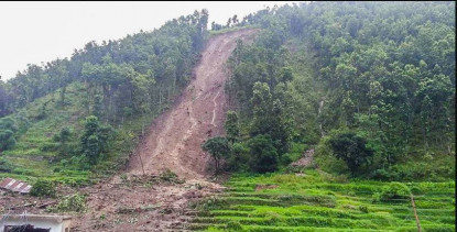 पहिरोले स्वास्थ्यचौकी जोखिममा    