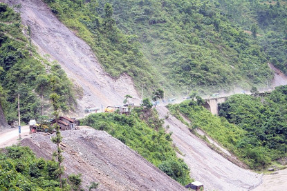 नारायणगढ –मुग्लिन सडकखण्ड अवरुद्ध