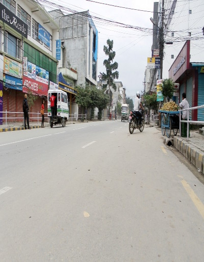 नेपाल बन्दका कारण बिहानैदेखि यात्रुलाई सास्ती