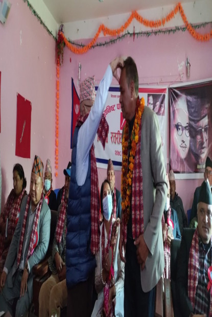 एमाले डडेल्धुराका तत्कालीन अध्यक्ष जोशी एकीकृत समाजवादीमा प्रवेश