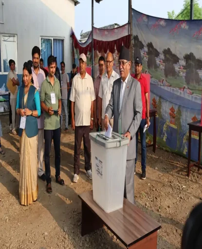 प्रचण्डले गरे मतदान 