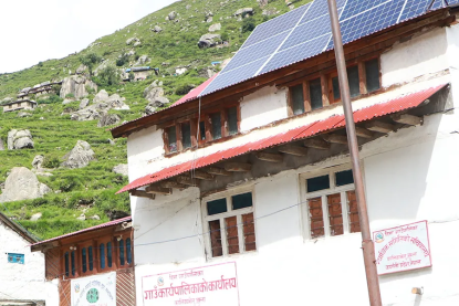विद्युत् गृहमा मृत्यु भएकाको परिवारलाई गाउँपालिकाको राहत