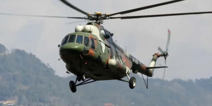 कर्णाली राजमार्ग अवरुद्ध, हेलिकोप्टरबाट राहत सामग्री वितरण