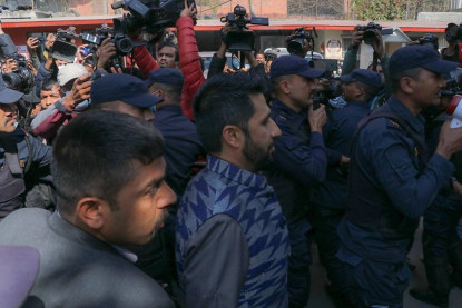 नागरिकता लिन प्रशासन कार्यालय पुगे रवि लामिछाने 