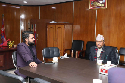 काठमाडौंका मेयर शाह र गभर्नर अधिकारीबीच भेटवार्ता