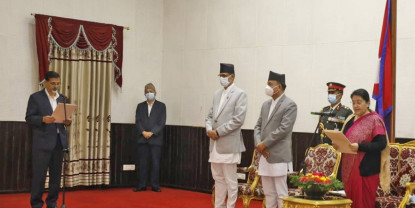 अर्थमन्त्री शर्माले लिए शपथ