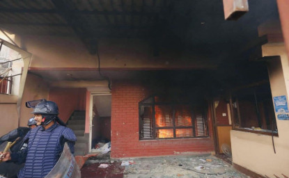 राजावादी समर्थकद्धारा एकीकृत समाजवादी कार्यालयमा आगजनी