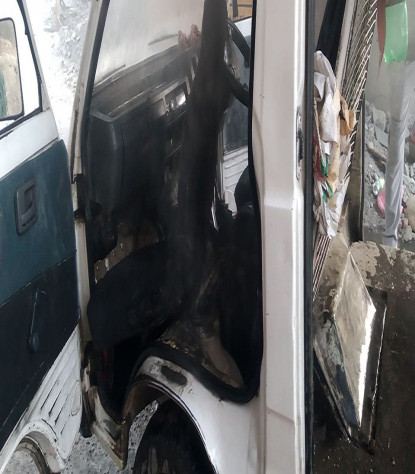 गुडिरहेको भ्यानमा एक्कासि आगो लागेपछि...