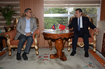 गृहमन्त्री अर्याल र चिनियाँ राजदूत माओमिङबीच शिष्टाचार भेट