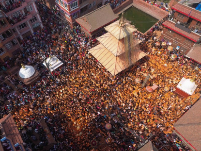 मध्यपुरथिमिमा सिन्दूर जात्राको रौनकः अबिरको लालिमासँगै मनाइयो ‘सुथः सिया’ जात्रा