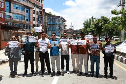 स्थायी नियुक्ति रोक्ने सरकारको निर्णयविरुद्ध युवाहरू आन्दोलित