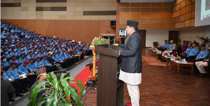 प्रहरीको बर्दी र काँधको फुलीमा सर्वसाधारणको विश्वास छ : गृहमन्त्री श्रेष्ठ