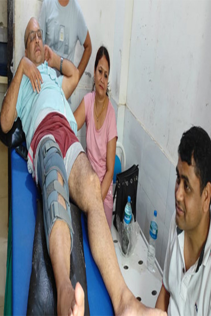 मोटरसाइकल दुर्घटनामा परी धनगढीका मतदान अधिकृत घाइते