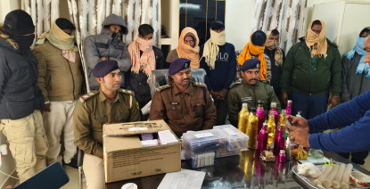 नेपाल भित्रन थालेको नक्कली नेपाली र भारतीय रुपैयाँसहित १० जना पक्राउ