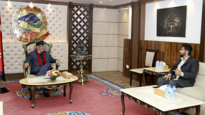 प्रधानमन्त्री प्रचण्ड र गृहमन्त्री लामिछानेबीच भेट