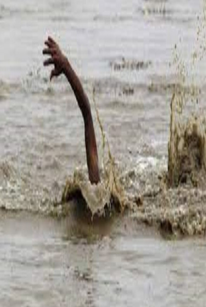 पोखरामा खोलाले बगाएर एक पुरुषको मृत्यु