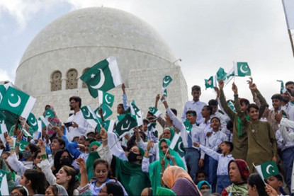 पाकिस्तानी राष्ट्रपति जरदारीद्वारा २७औँ संवैधानिक संशोधन विधेयकमा हस्ताक्षर