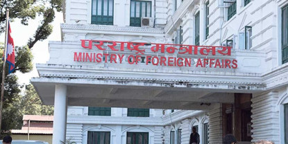 पश्चिमी एसियाको द्वन्द्वमा नेपालीको सुरक्षाबारे सरकार संवेदनशील रहेकाे: मन्त्रालय