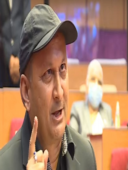 प्रतिनिधिसभा विघटनको विरोधमा राष्ट्रियसभा सदस्य रायमाझीले देखाए कालो क्याप
