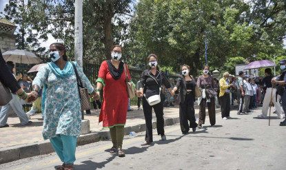 रत्नपार्क क्षेत्रमा मानव साङ्लो, के को लागि ?