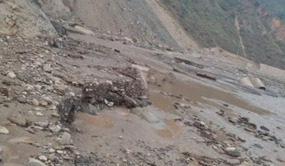 रोशी खोलामा बाढी, बिपी राजमार्ग पूर्ण रूपमा बन्द