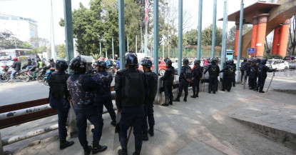 झापाबाट हेलिकप्टरमा फर्कदैछन् पुर्वराजा ज्ञानेन्द्र, विमानस्थल बाहिर यस्तो छ अवस्था