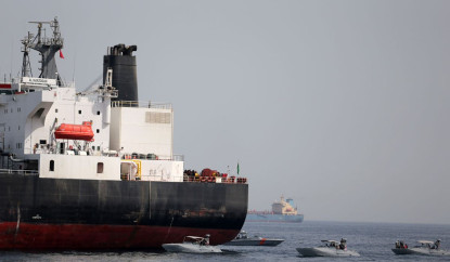 दुबई नजिकै तेल ट्यांकरमा लागेको आगो नियन्त्रणमा