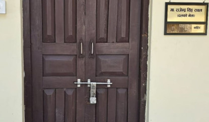 युवा संघद्वारा एमाले सुदूरपश्चिम संसदीय दलको कार्यालयमा तालाबन्दी