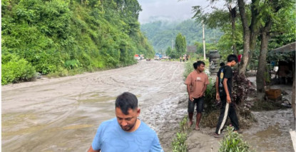 पृथ्वी राजमार्गमा अझै जोखिम, लेदो हटाउने काम जारी; यात्रा नगर्न आग्रह