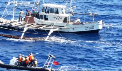 दक्षिण चीन सागरमा चिनियाँ कोस्ट गार्डद्वारा फिलिपिन्सका डुङ्गा हटाइएको दाबी