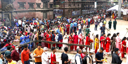 देशभरका श्रीकृष्णमन्दिरमा बिहानैदेखि भक्तजन पूजाआजा गर्दै
