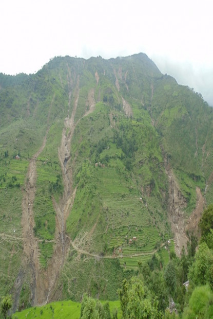 दलित बस्तीका १० घर पहिरोको उच्च जोखिममा