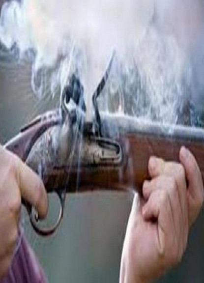 बन्दुक चलाउँदा घाँटीमा गोली लागेर युवककाे मृत्यु