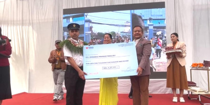 भाटभेटनीका साहसिक सुरक्षा गार्ड पराजुली सम्मानित,पाए पाँच लाख रुपैयाँ