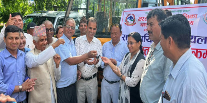 भरतपुर महानगरद्वारा सामुदायिक विद्यालयलाई बस हस्तान्त्ररण