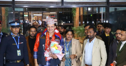 भारतीय अभिनेता विवेक ओबराय परिवारसहित नेपालमा