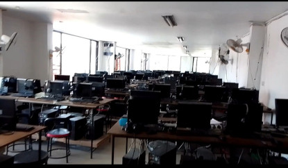 तिनकुनेकाे स्काइ वर्ल्ड सर्भिस सेन्टरमा प्रहरीको छापा