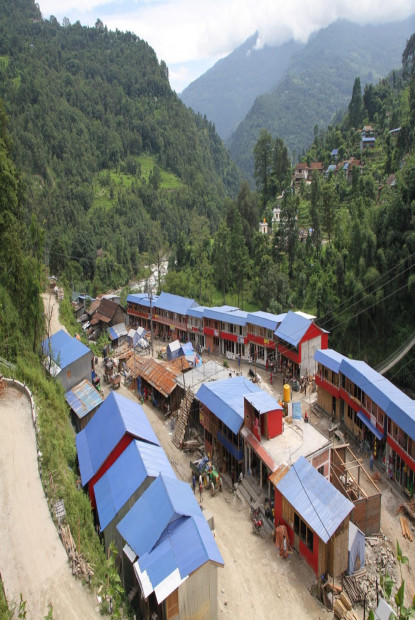 आगलागीमा परेको दोभान बजारको मुहार फेरिँदै