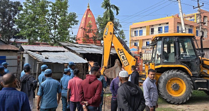 मन्त्रीको घरमा डोजर चलेपछि...
