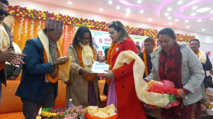 पत्रकार ऋषि धमलाकी पत्नी रेशम चौधरीको पार्टीमा प्रवेश