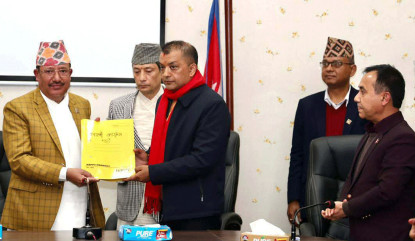 उम्मेदवारी पत्रबाट देउवाको हस्ताक्षर हटाउने, थापाको कायम हुने